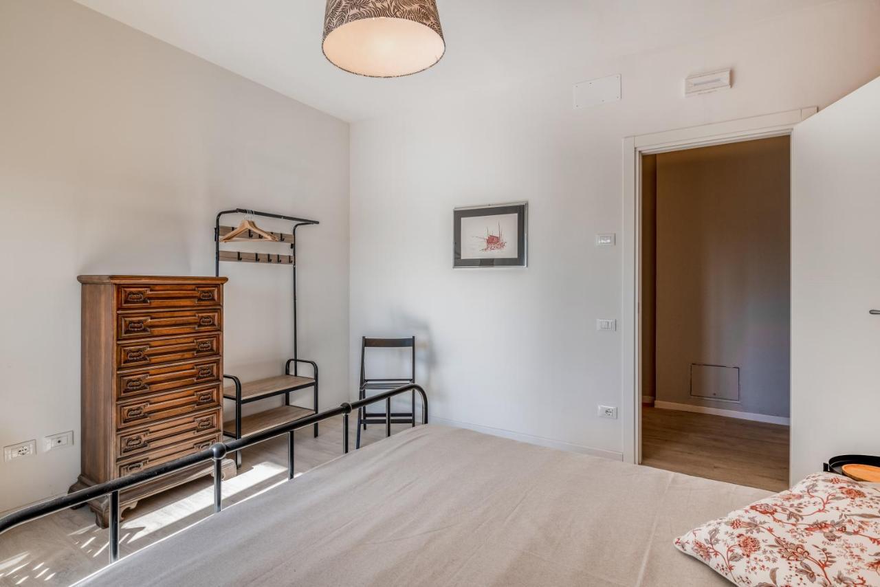 Family & Friends With Shared Bathroom Appartement