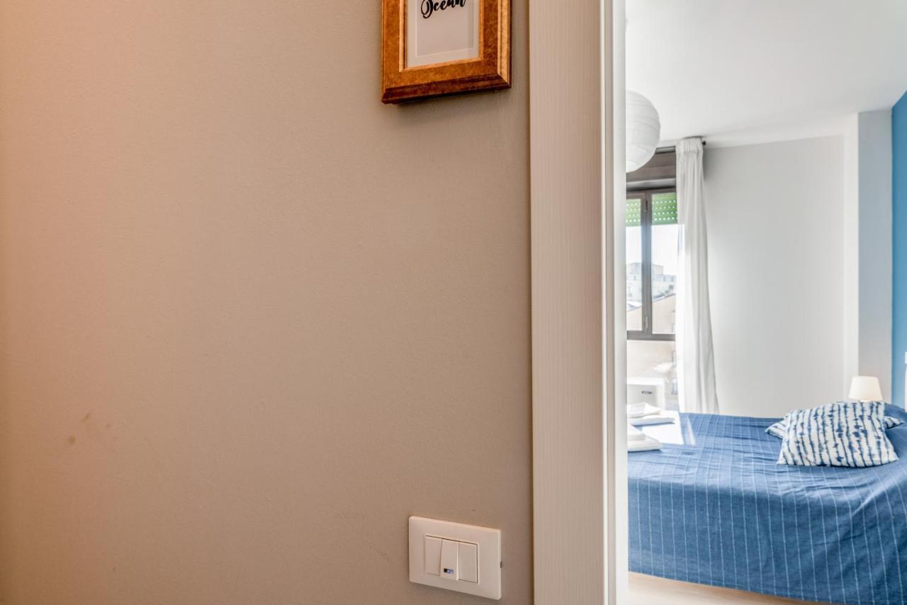 Family & Friends With Shared Bathroom